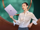 O A14 Air 2026 custa a partir de cerca de US$ 1.003 na China. Na foto: uma imagem promocional que destaca o design leve do notebook.