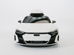 O Audi RS e-tron GT personalizado em branco mate é sem dúvida um carro esporte elétrico incrivelmente lindo (Imagem: Ken Block)