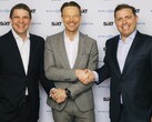 O acordo entre a Sixt e a Stellantis foi fechado: Alexander Sixt (Co-CEO da Sixt), Uwe Hochgeschurtz (Diretor de Operações da Stellantis, Europa Ampliada), Konstantin Sixt (Co-CEO da Sixt) - da esquerda para a direita.