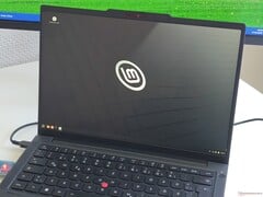 O Lenovo ThinkPad T14 Gen 7, executando o Linux Mint.