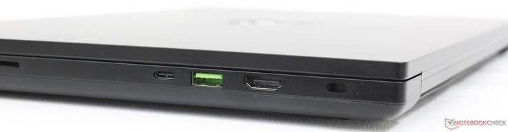 Certo: Leitor SD, USB-C 3.2 Gen. 2 c/ Thunderbolt 4 + DisplayPort + Power Delivery), USB-A 3.2 Gen. 2, HDMI 2.1, Kensington lock