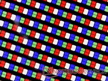 RGBW subpixel array. O pixel branco dedicado afetaria negativamente a resolução e a relação de contraste