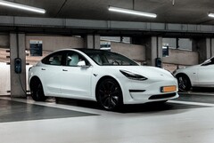 Os oficiais chineses temem que Tesla EVs como o Modelo 3 visto nesta foto possam ser usados para espionagem estrangeira (Imagem: Jannis Lucas)