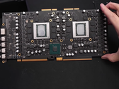 Os cartões Dual-GPU ainda estão vivos. (Fonte da imagem: Der8auer)