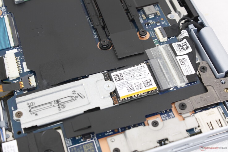 Suporta apenas um único SSD M.2 de até 80 mm de comprimento