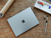 Nem o Surface Laptop 6 nem o Surface Pro 10 devem começar a ser vendidos até o verão. (Fonte da imagem: Microsoft)