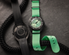 O novo Doxa Sub 300 Carbon Seafoam Limited edition (na foto) vem com duas opções de pulseira. (Fonte da imagem: Watches of Switzerland)