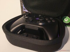 A bolsa também inclui um pequeno bolso interno