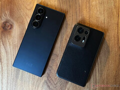 O Galaxy Z Fold7 ao lado do Oppo Find N2. (Fonte da imagem: Notebookcheck)