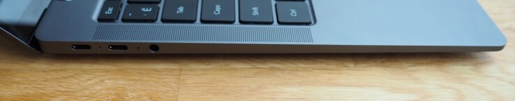 Lado esquerdo: USB-C 3.2 Gen 1, Thunderbolt 4, áudio