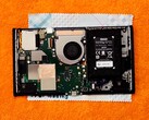 O sistema de resfriamento do Nintendo Switch 2 inclui um pequeno ventilador e um heatpipe de cobre (Fonte da imagem: ProModding, YouTube)