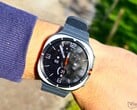 De acordo com o vazamento mais recente, o Samsung Galaxy Watch Ultra 2 apresenta um novo design, um tanto no estilo do Galaxy Watch 9 Classic, que, no fim das contas, nunca chegou a ser lançado.