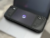 O Steam Deck usa um APU personalizado da AMD e do SteamOS 3.0 baseado no Linux. (Fonte de imagem: @AKoshelkov)