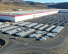 Fábrica de Nevada com Megapacks da Tesla (imagem: Sawyer Meritt/X)