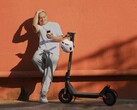 O Xiaomi Electric Scooter 4 Lite (2ª geração) já está disponível na União Europeia. (Fonte da imagem: Xiaomi)