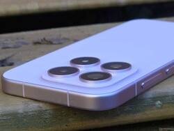 O Xiaomi 17 é um dos melhores smartphones disponíveis atualmente (Fonte da imagem: Marcus Herbrich / Notebookcheck)