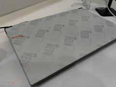 A Colorful apresenta os notebooks para jogos Colorfire MEOW na Computex 2024 (Fonte da imagem: TechPowerUp)