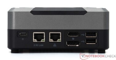 Painel traseiro: Conexão de rede elétrica (19 V; 5 A), LAN (2,5G), LAN (1,0G), HDMI 2.1, DP1.4 (4K@144Hz), 2x USB 2.0