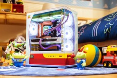 A MSI está lançando vários componentes de PC para jogos de mesa com designs coloridos de Toy Story (Fonte da imagem: MSI)