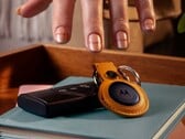 O Motorola Moto Tag é o primeiro rastreador a suportar UWB no novo Find Hub do Google (Fonte da imagem: Motorola)
