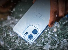 O OnePlus Nord CE6 é à prova d'água e a tela sensível ao toque também deve responder a dedos molhados.