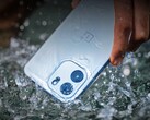 O OnePlus Nord CE6 é à prova d'água e a tela sensível ao toque também deve responder a dedos molhados.