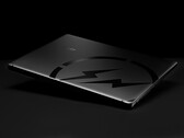 O MSI Creator Z16 Hiroshi Fujiwara Edição Limitada apresenta a tela AmLED da AUO. (Fonte da imagem: MSI)