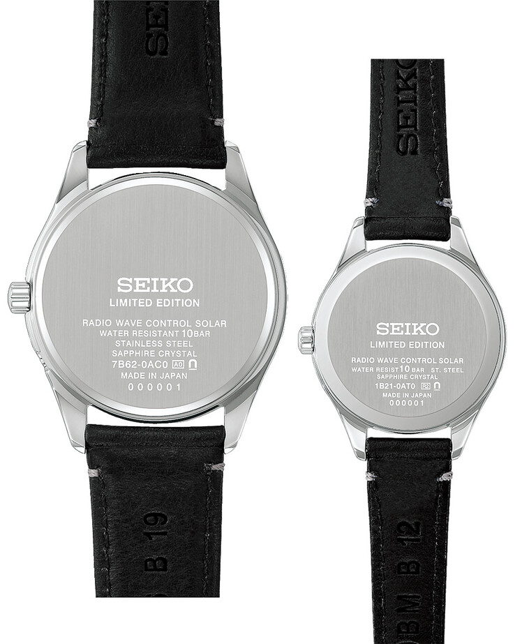 Na foto - Casebacks dos dois novos relógios Seiko, em um fundo branco.