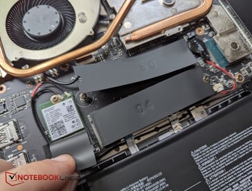 Módulo Wi-Fi e 2 slots de SSD (1 ocupado)