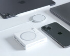 O iPhone SE 5G pode suportar Apple's ampla gama de acessórios MagSafe. (Fonte da imagem: Brandon Romanchuk)