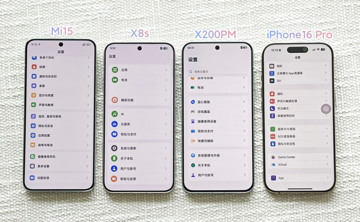 ...e o iPhone 16 Pro (à direita). (Fonte: Digital Chat Station via Weibo)