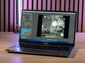 Análise do laptop ACEMAGIC Ace AX15: Um laptop de escritório acessível com um processador Intel N95