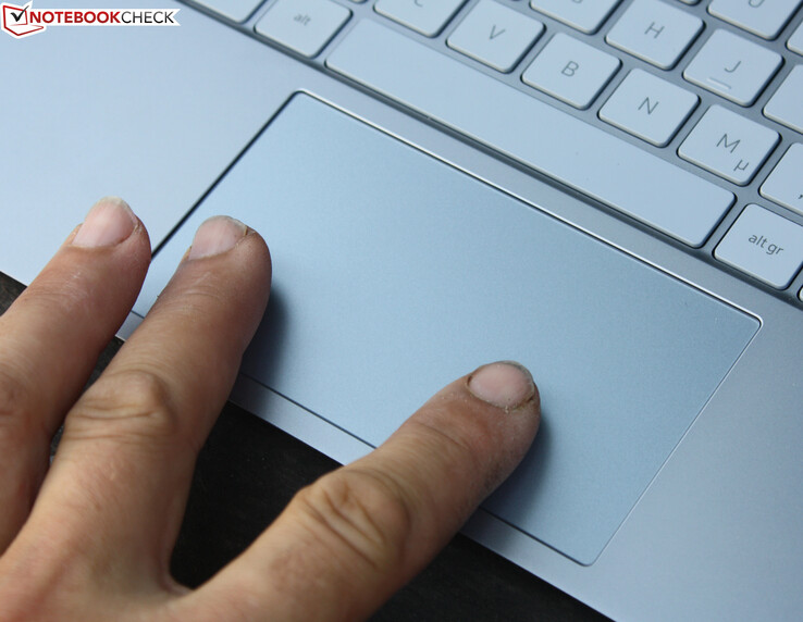 Clickpad com deslocamento raso e tamanho diagonal de quase 13 cm ou 5 pol