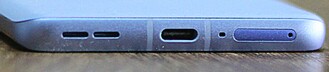 Parte inferior: alto-falantes, porta USB-C, microfone, slot SIM