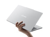O Xiaoxin Air 13 custa cerca de US$ 869 na China. Na foto: uma imagem promocional que mostra o design fino e leve do notebook.