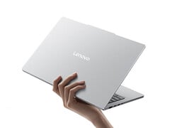 O Xiaoxin Air 13 custa cerca de US$ 869 na China. Na foto: uma imagem promocional que mostra o design fino e leve do notebook.