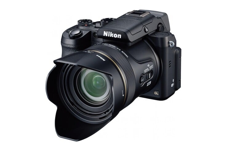 A Nikon DL também foi anunciada como uma versão com superzoom, equipada com uma lente de 24 a 500 mm.