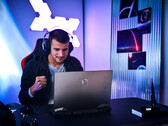 Os mais recentes portáteis para jogos Raider GE67 e Raider GE77 da MSI apresentam os novos processadores Alder Lake-HX da Intel (imagem via MSI)
