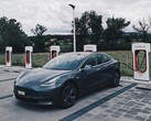 Estacionar um Tesla Modelo 3 em um ponto de Supercharger geralmente significa que o carro elétrico precisa ser carregado (Imagem: Dario)