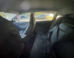 O Model Y econômico não terá teto panorâmico. (Fonte da imagem: DriveGreenLiveGreen/X)