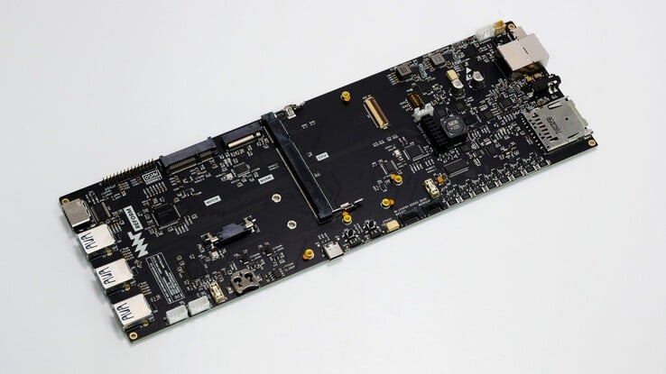 A placa-mãe MNT Reform 3.0 possui um conector de módulo de computação de 200 pinos.