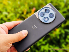 O OnePlus 12 em breve ganhará novos recursos de IA globalmente. (Fonte da imagem: Notebookcheck)