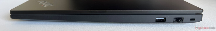 Lado direito: USB-A 3.2 Gen.2 (10 Gbps), Gigabit-Ethernet, slot de segurança Kensington