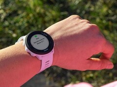O Garmin Forerunner 55 (na foto) está recebendo uma nova atualização. (Fonte da imagem: Garmin)