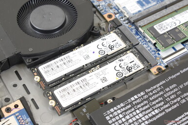 Até dois M.2 2280 PCIe4 x4 NVMe SSDs internos são suportados