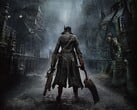 Imagem oficial de Bloodborne mostrando o Caçador nas ruas de Yharnam