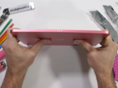 O iPad 10 pode sobreviver? (Fonte: JerryRigEverything via YouTube)