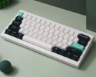 O teclado para jogos Keychron Q4 HE hall-effect com gabinete todo em alumínio e switches magnéticos Gateron. 
