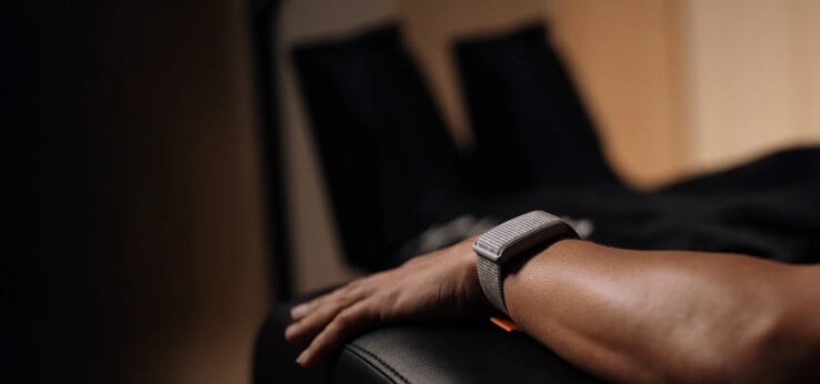 O Amazfit Helio Strap branco/cinza. (Fonte da imagem: Amazfit)