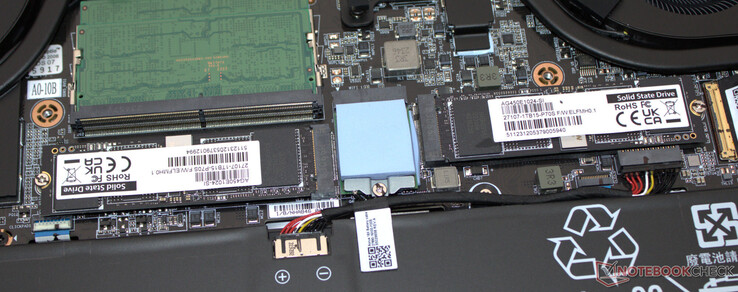 Os dois SSDs não formam uma matriz RAID.